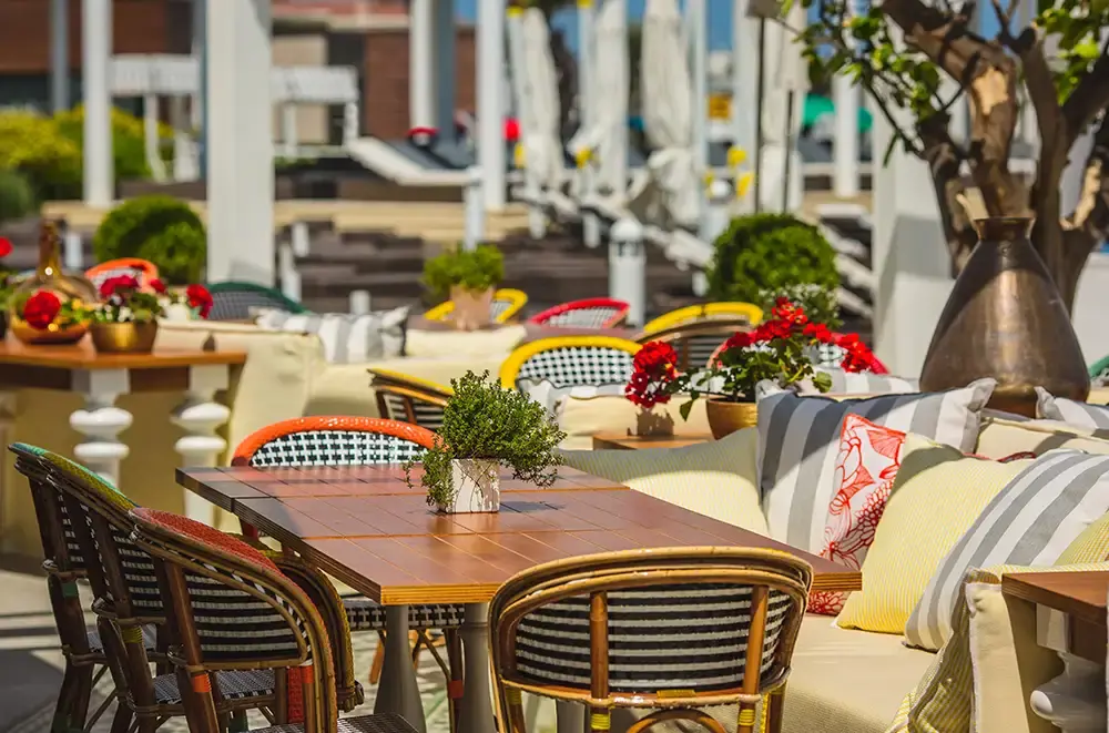 restaurang i italien, bord och stolar